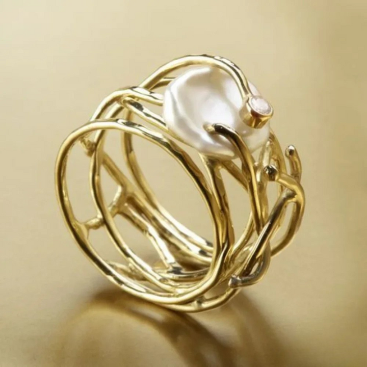 Retro gold ring with pearl