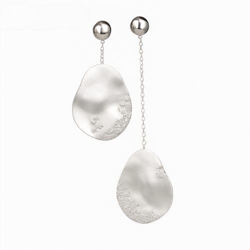 Tengeri | Gold Drop-Shaped Earrings with Crystals